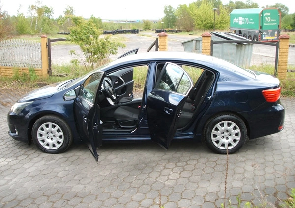 Toyota Avensis cena 31990 przebieg: 192000, rok produkcji 2011 z Gliwice małe 191